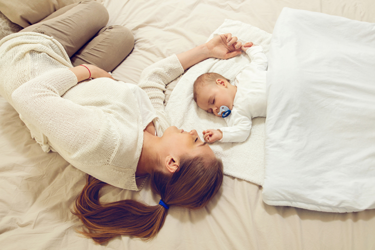 La solución para practicar colecho sin riesgos para el bebé
