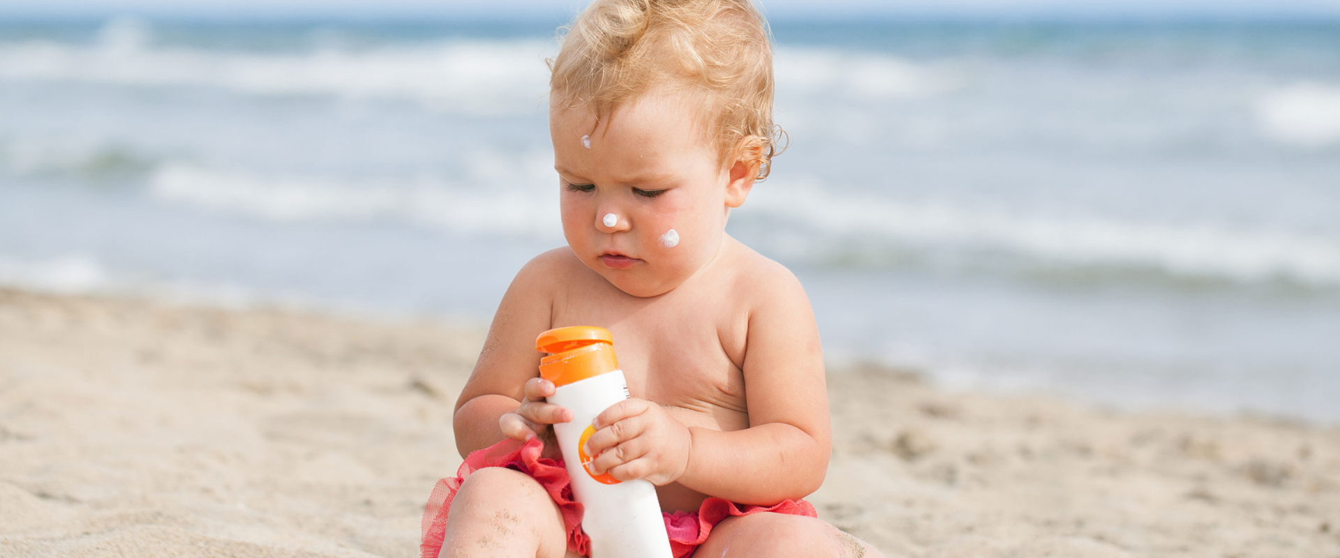 Lee más sobre el artículo Cómo elegir el mejor protector solar para tu bebé