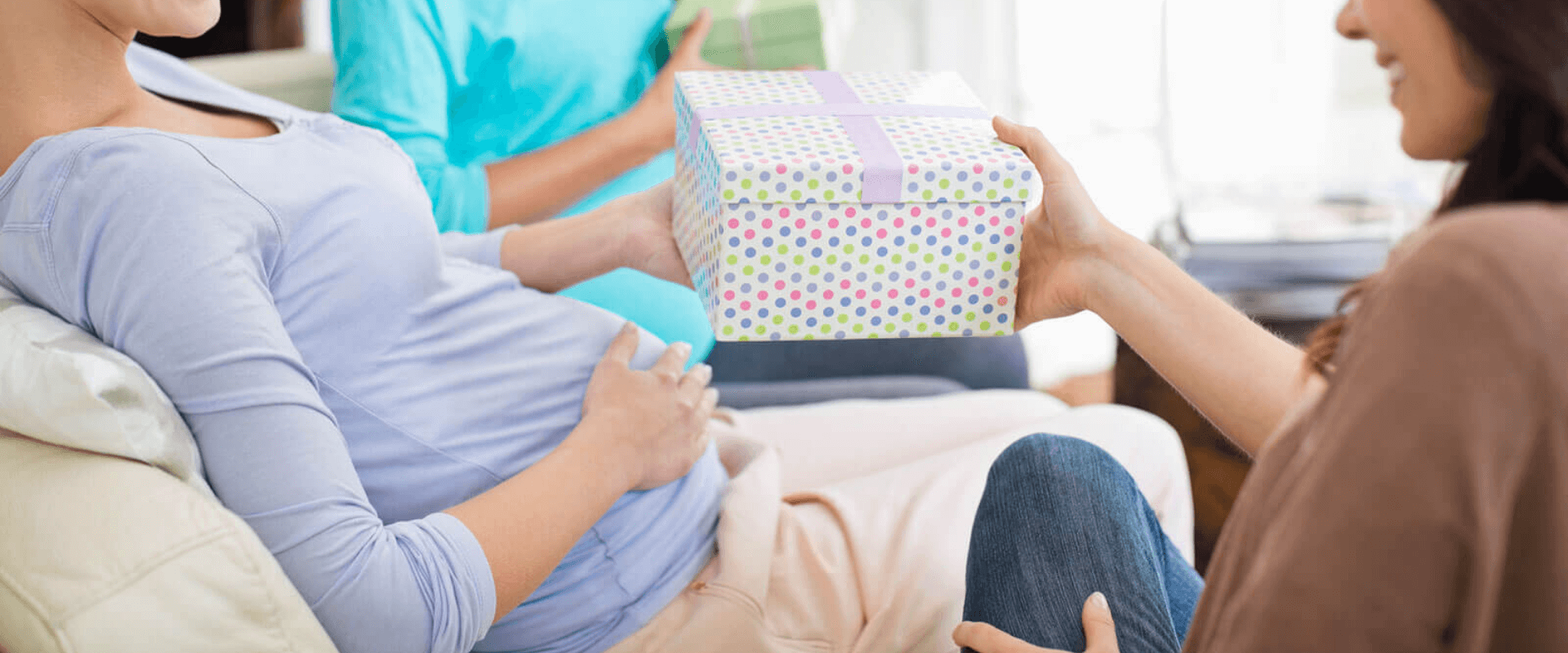 Qué regalar a una embarazada: 6 ideas para acertar